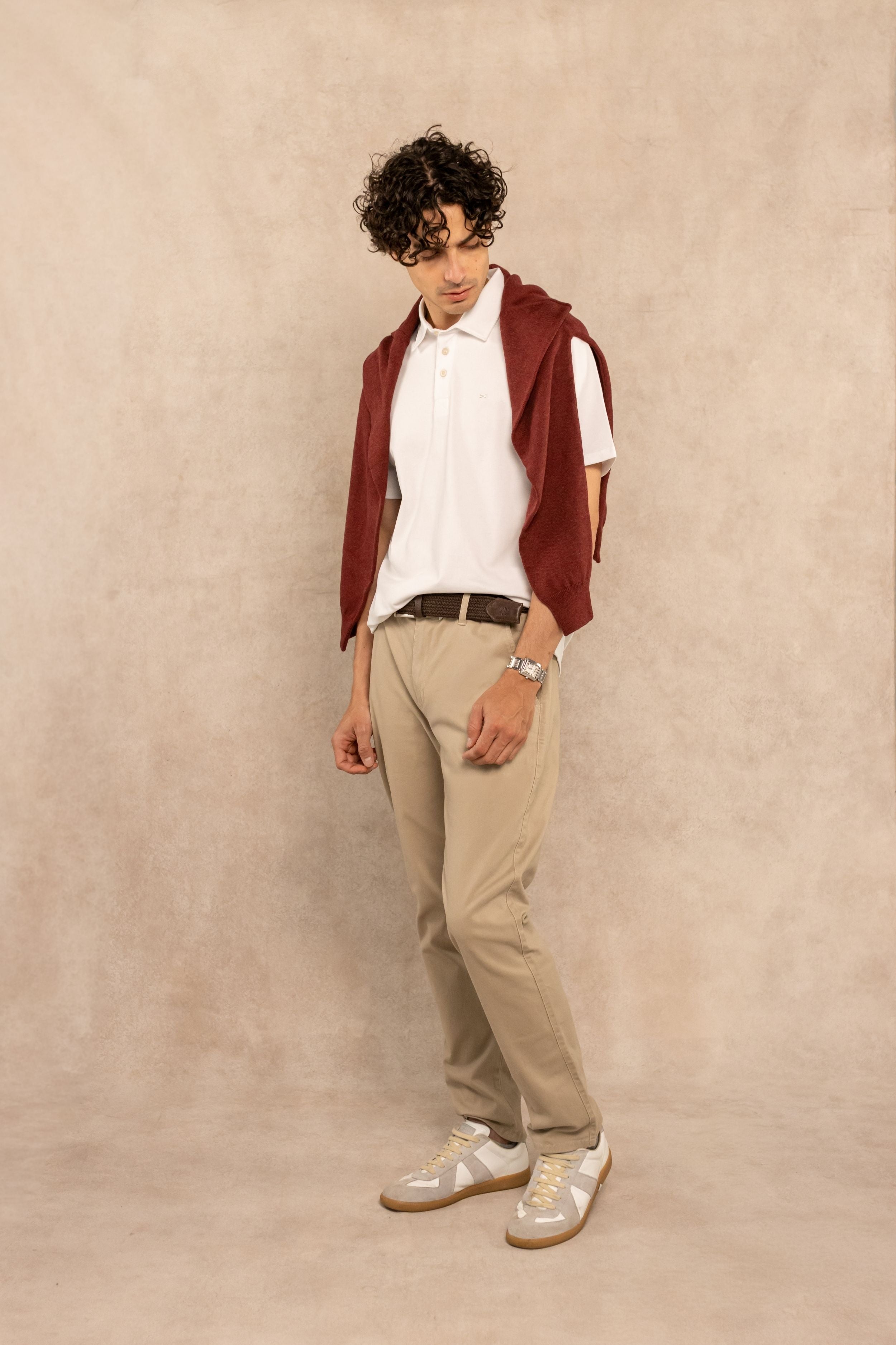 Polo Antimanchas Cuello Rígido Blanco