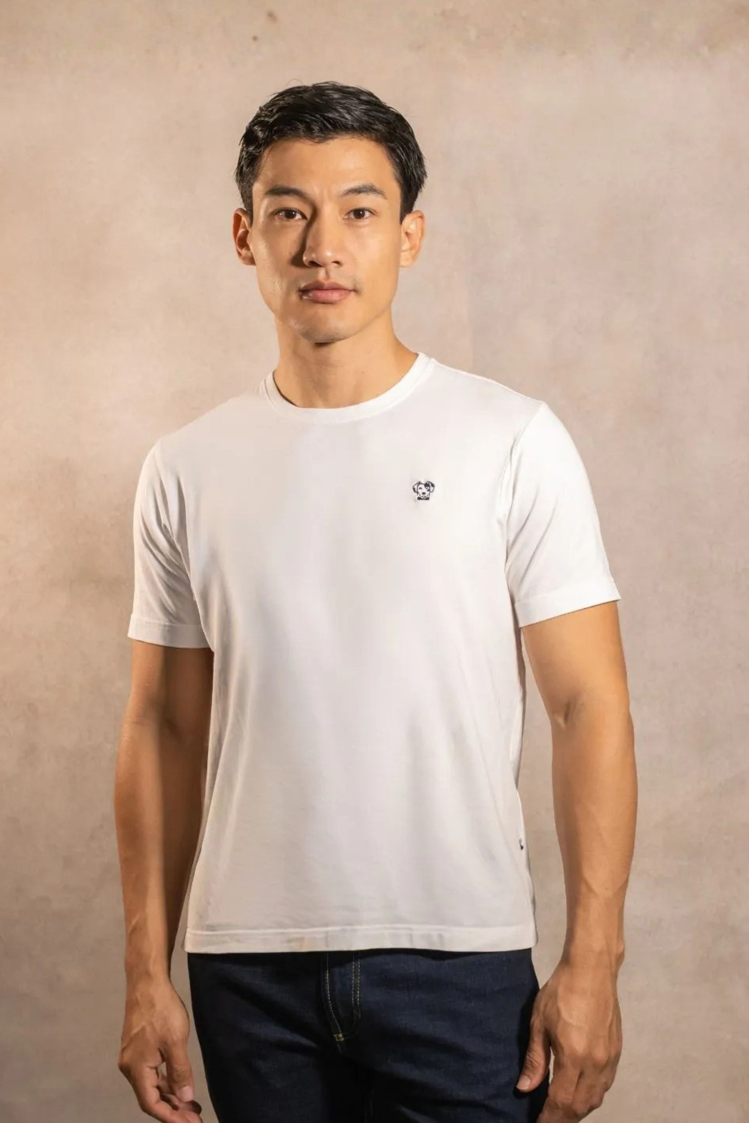 T-Shirt Antimanchas Blanca Logo Azul Oscuro - Talla Regular