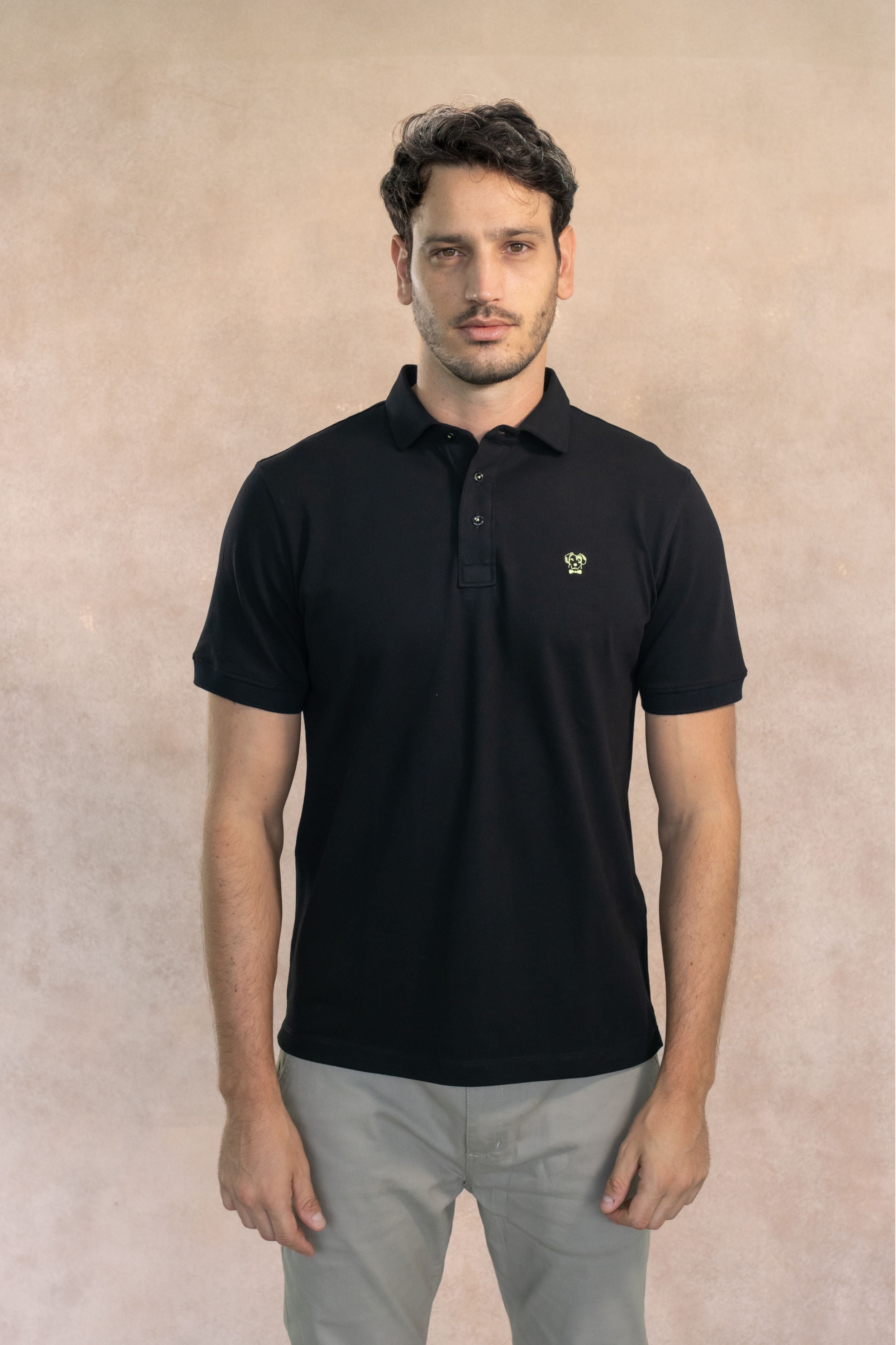 Polo Antimanchas Cuello Rígido Negro
