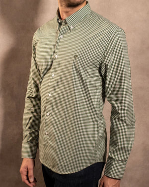 Camisa antimanchas Popelina Cuadros Verde Oscuro Lugano para hombre marca DANTE tallaje regular fit foto modelo2