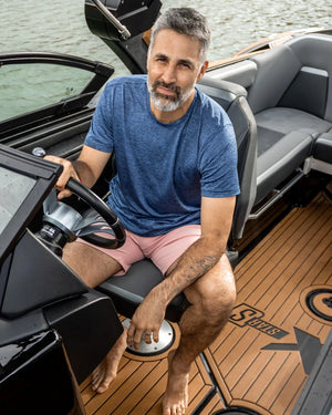 Camiseta Performance Azul Jaspe antiarrugas para hombre marca DANTE tallaje regular fit foto lifestyle2