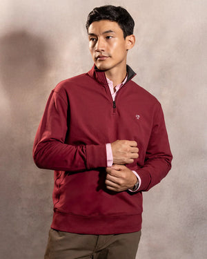Halfzip Antimanchas Vinotinto para hombre marca DANTE tallaje regular fit foto modelo 2