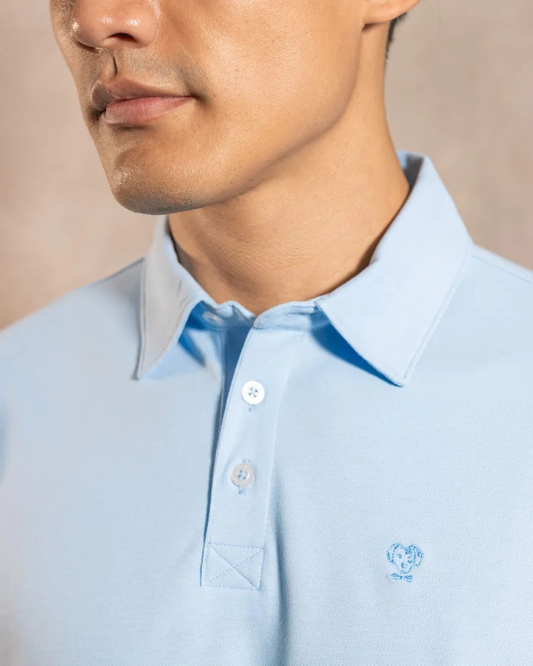 Polo Antimanchas Cuello Rígido Azul Celeste