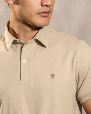 Polo Antimanchas Cuello Rígido Arena marca DANTE tallaje regular fit foto