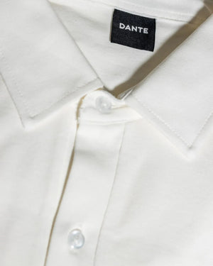 Polo Antimanchas Cuello Rígido Ivory marca DANTE tallaje regular fit foto cuello