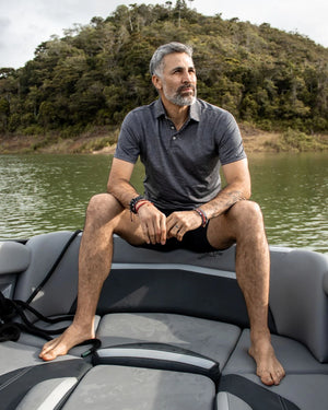 Polo Performance Antiarrugas Gris Jaspe hombre marca DANTE tallaje regular fit foto lifestyle1