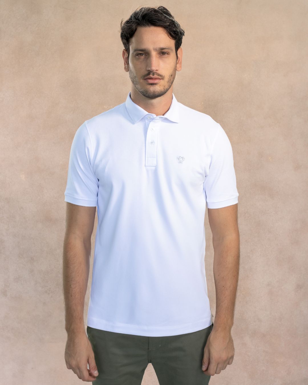 Polo Antimanchas Cuello Rígido Blanco