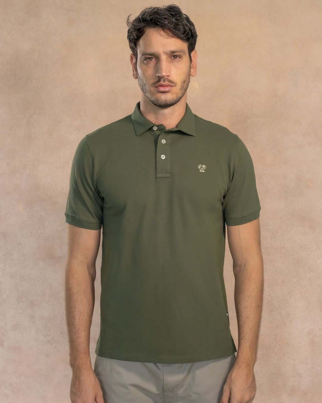 Polo Antimanchas Cuello Rígido Verde Militar