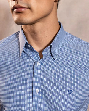 Camisa Performance cuadros azul oscuro antiarrugas para hombre marca DANTE tallaje regular fit foto logo