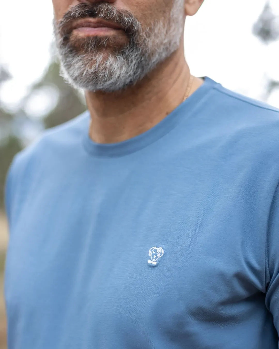 Camiseta Antimanchas Azul Chino para hombre marca DANTE tallaje regular fit foto close