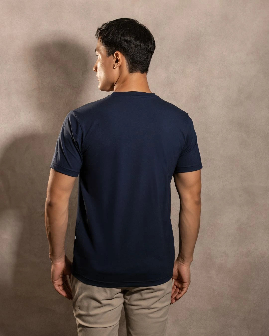 Camiseta antimanchas Dark Blue hombre marca DANTE tallaje regular fit foto espalda
