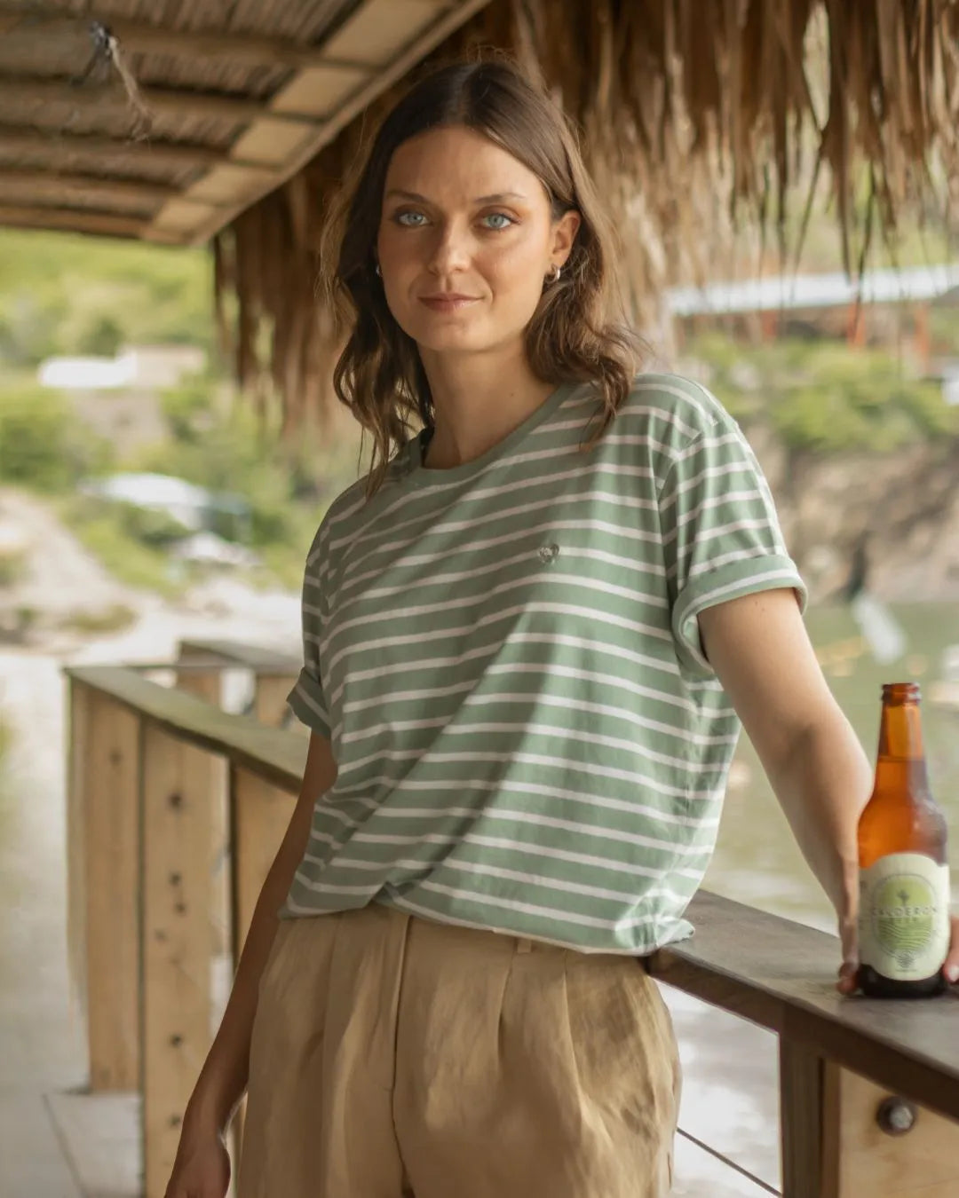 Camiseta Antimanchas De Mujer Rayas Verde Sage - Relaxed Fit