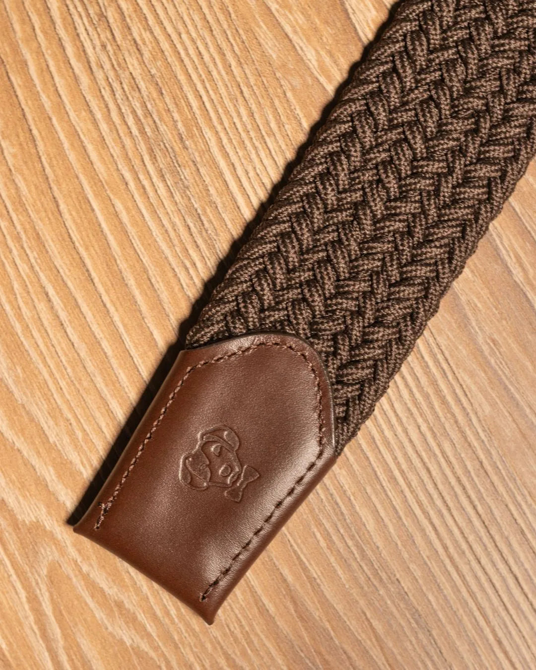 Cinturón Elástico café Oscuro para hombre marca DANTE foto logo