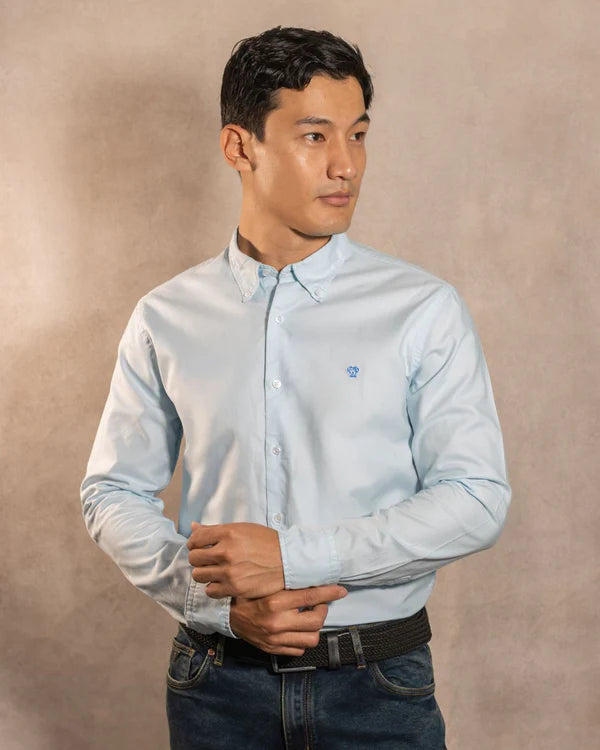 Camisa Antimanchas Oxford Azul Sky Logo Combinado