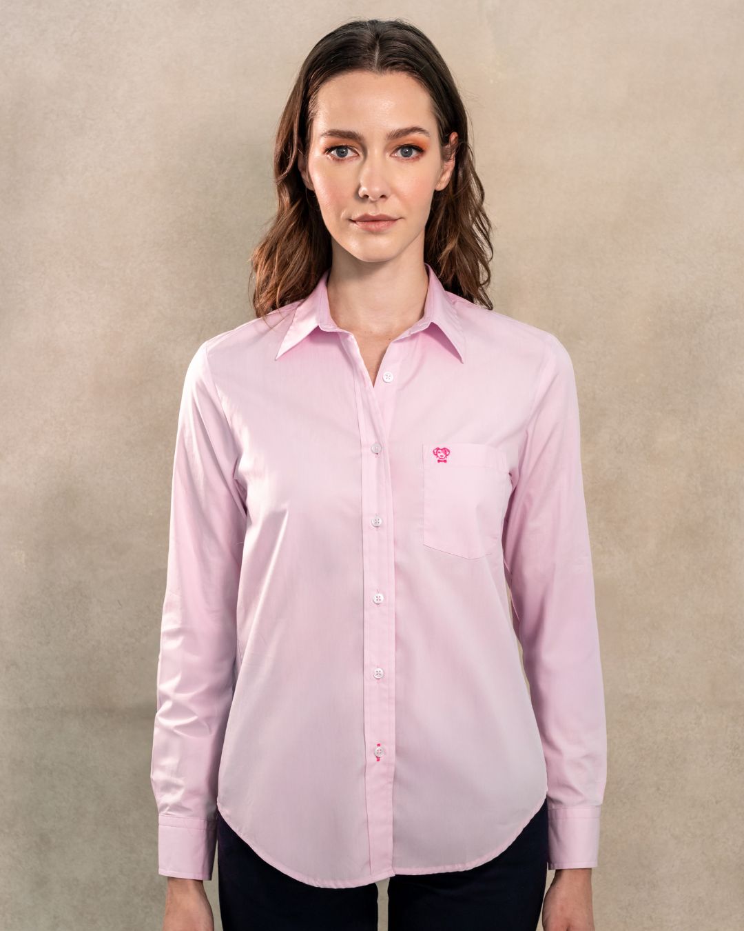 Camisa Antimanchas de Mujer Light Pink Con Bolsillo Logo Rosa