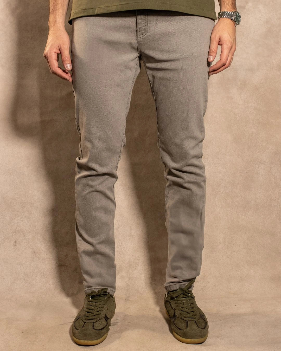 Jean Elástico Gris Claro para hombre marca DANTE ajustado foto modelo3