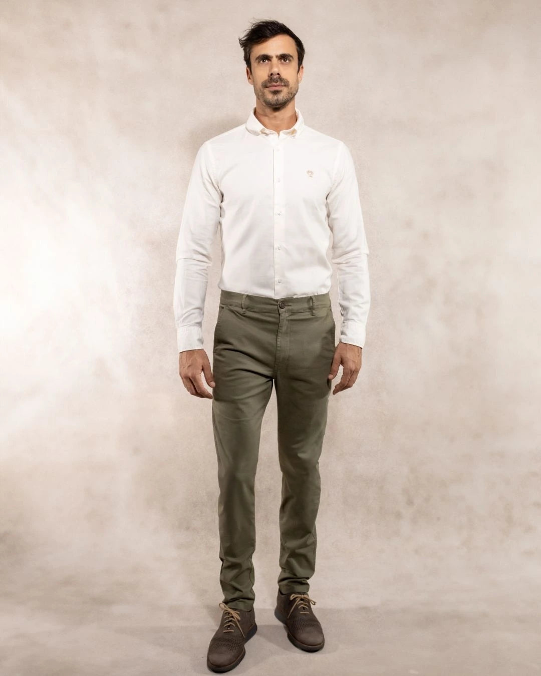 Pantalón elástico chino color verde claro para hombre marca DANTE foto completa