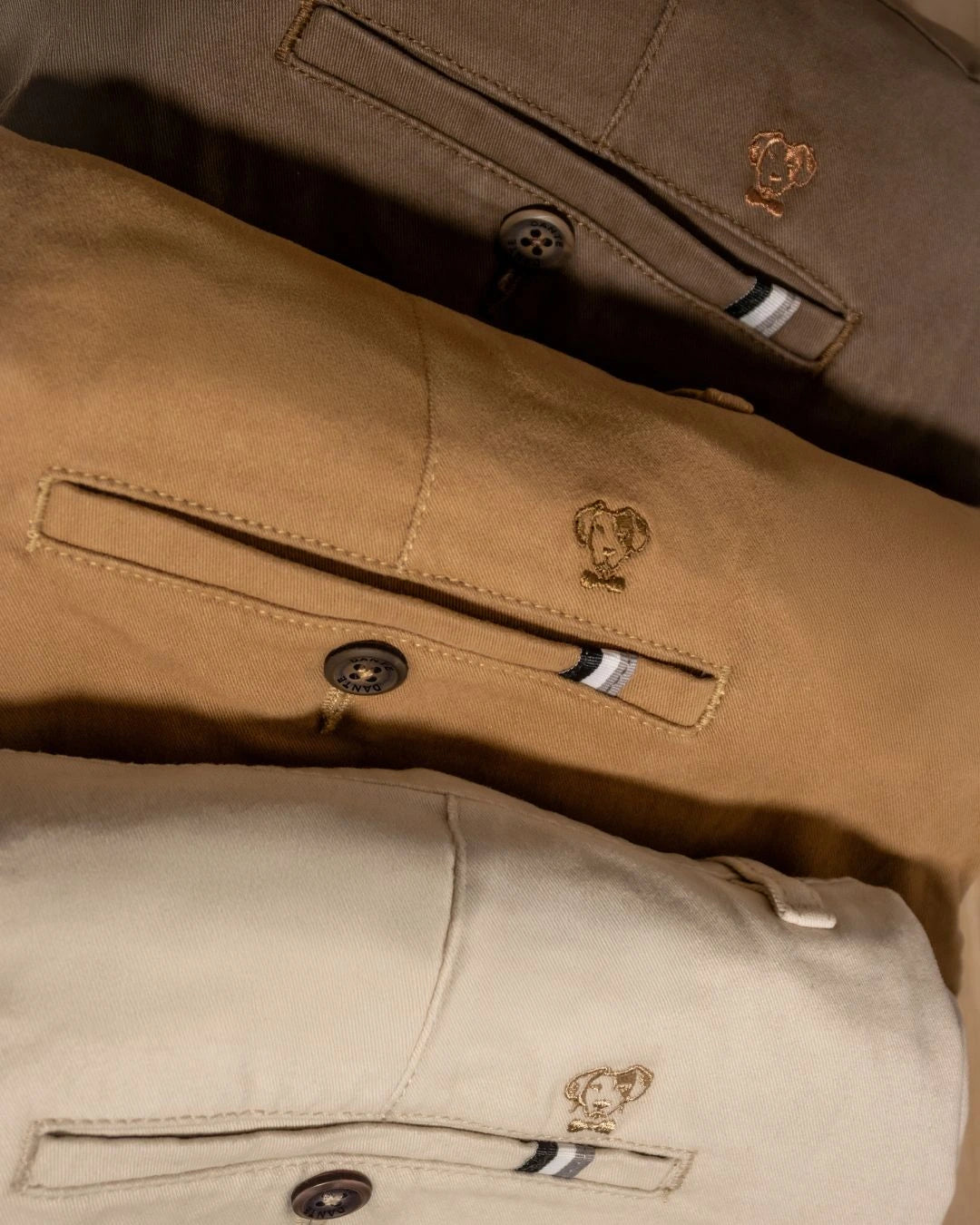 Pantalón Elástico Mocca para hombre marca DANTE tallaje regular fit foto producto close