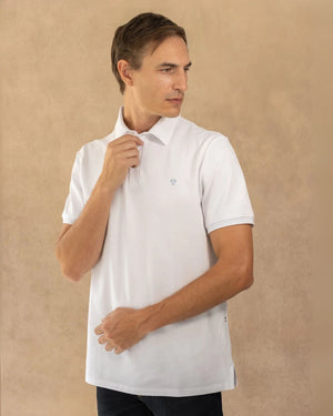 Polo antimanchas Cuello Rígido Blanco Logo Azul Medio